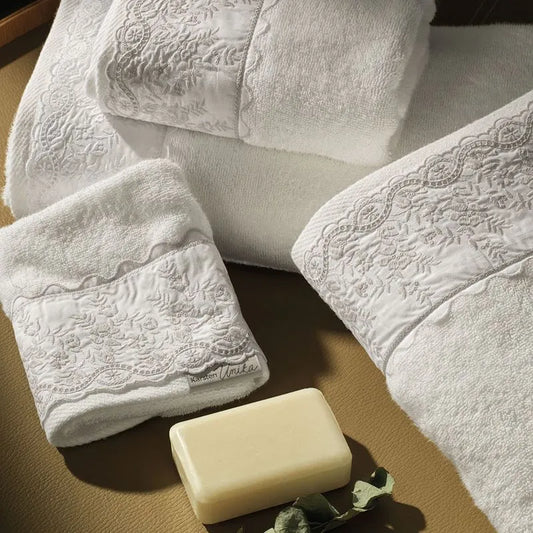 Toalha de Lavabo Fio Penteado Bordado Antônia - Karsten